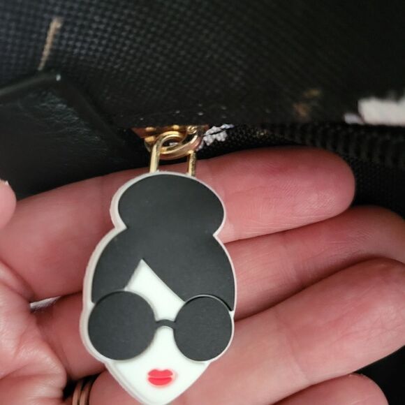 EC ALICE+OLIVIA DAISY DUFFLE BAG - Picture 2 of 6